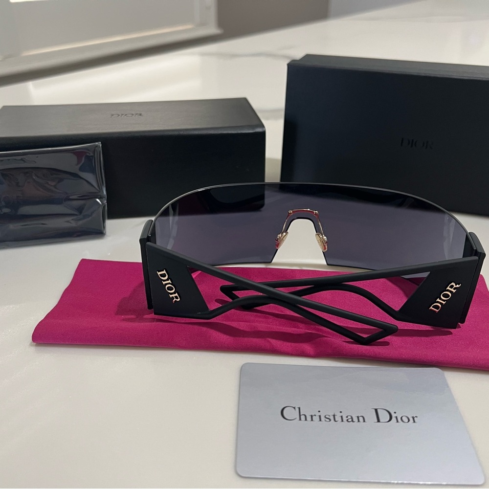 Dior Elegant Black Sunglasses - Picture 6 of 7